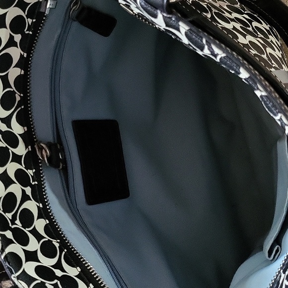 Coach purse - Picture 3 of 10